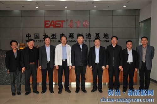 新疆生产建设兵团第三师图木舒克市党委副书记、师长庄建武一行莅临易事特考察指导