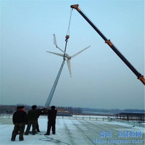 德州蓝润风力发电机在新疆首台安装成功
