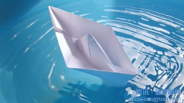 浮动式绿色制氢船能够收集风和潮汐的能量