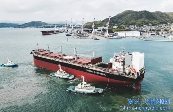 常石造船公司推出甲醇动力“超级巨人”号双燃料散货船
